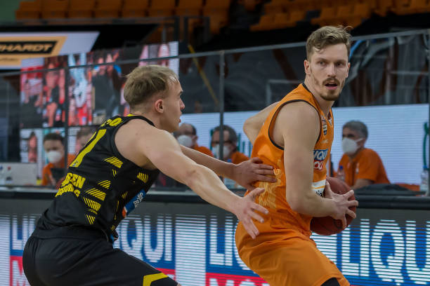 方面因素的 方面因素的