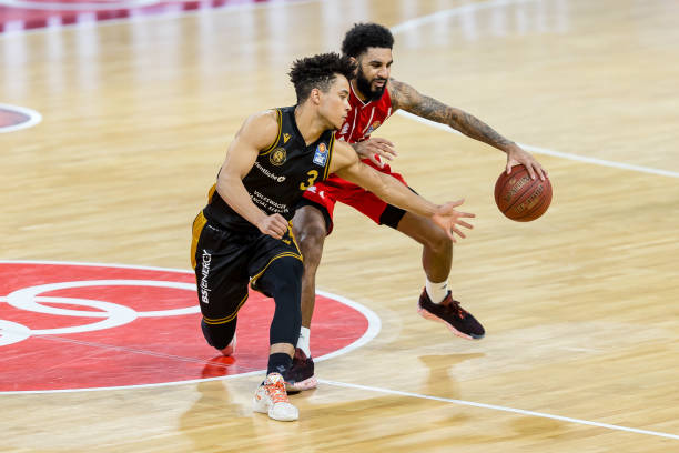 明了球员在 明了球员在